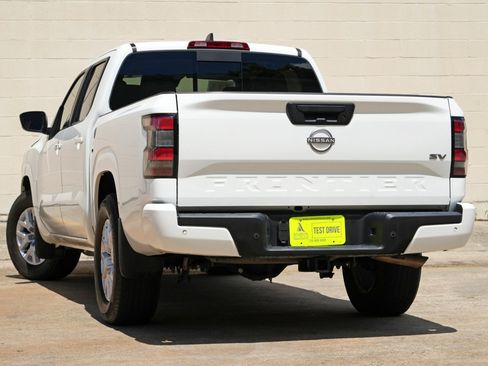 Used 2024 Nissan Frontier SV w/ Technology Package RWD image 5
