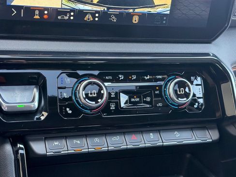New 2026 GMC Sierra 1500 AT4 w/ AT4 Premium Package AWD/4WD image 17