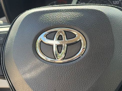 Used 2021 Toyota Corolla LE FWD image 25