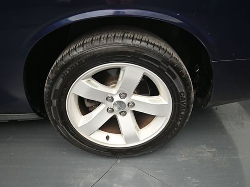 Used 2013 Dodge Challenger SXT RWD image 16