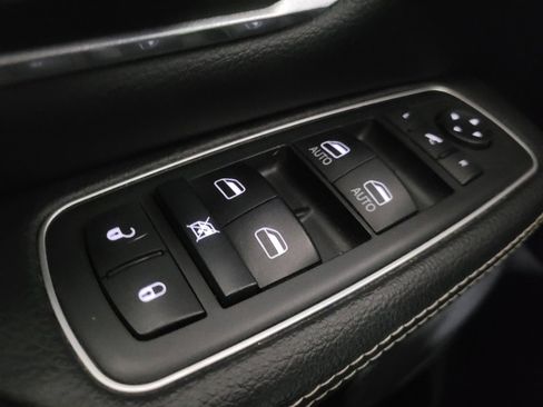 Used 2020 RAM 1500 Laramie RWD image 27