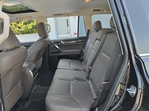 Used 2022 Lexus GX 460 Luxury w/ Accessory Package AWD/4WD image 22