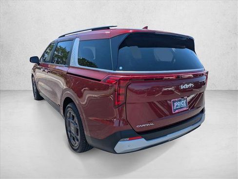 Used 2025 Kia Carnival EX FWD image 8