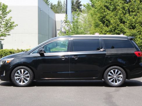 Used 2016 Kia Sedona SX FWD image 2