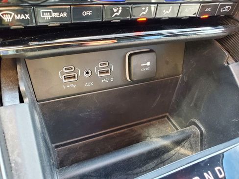 Used 2024 Jeep Grand Cherokee Limited image 23