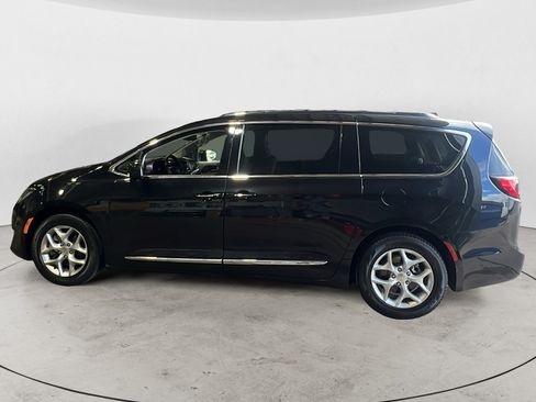 Used 2019 Chrysler Pacifica Touring-L Plus w/ Tire & Wheel Group FWD image 3