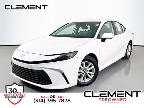 Used 2025 Toyota Camry LE w/ Convenience Package FWD image 1
