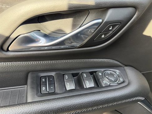 Used 2021 GMC Yukon XL Denali w/ Denali Premium Package image 25