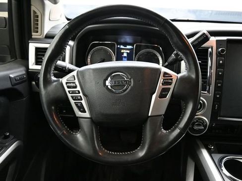 Used 2018 Nissan Titan PRO-4X w/ Pro-4x Convenience Package image 16