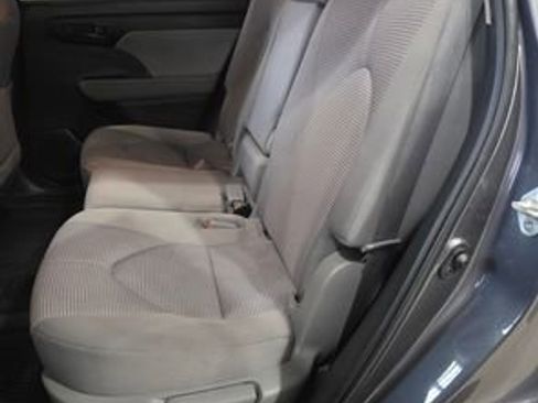 Used 2023 Toyota Highlander LE image 28