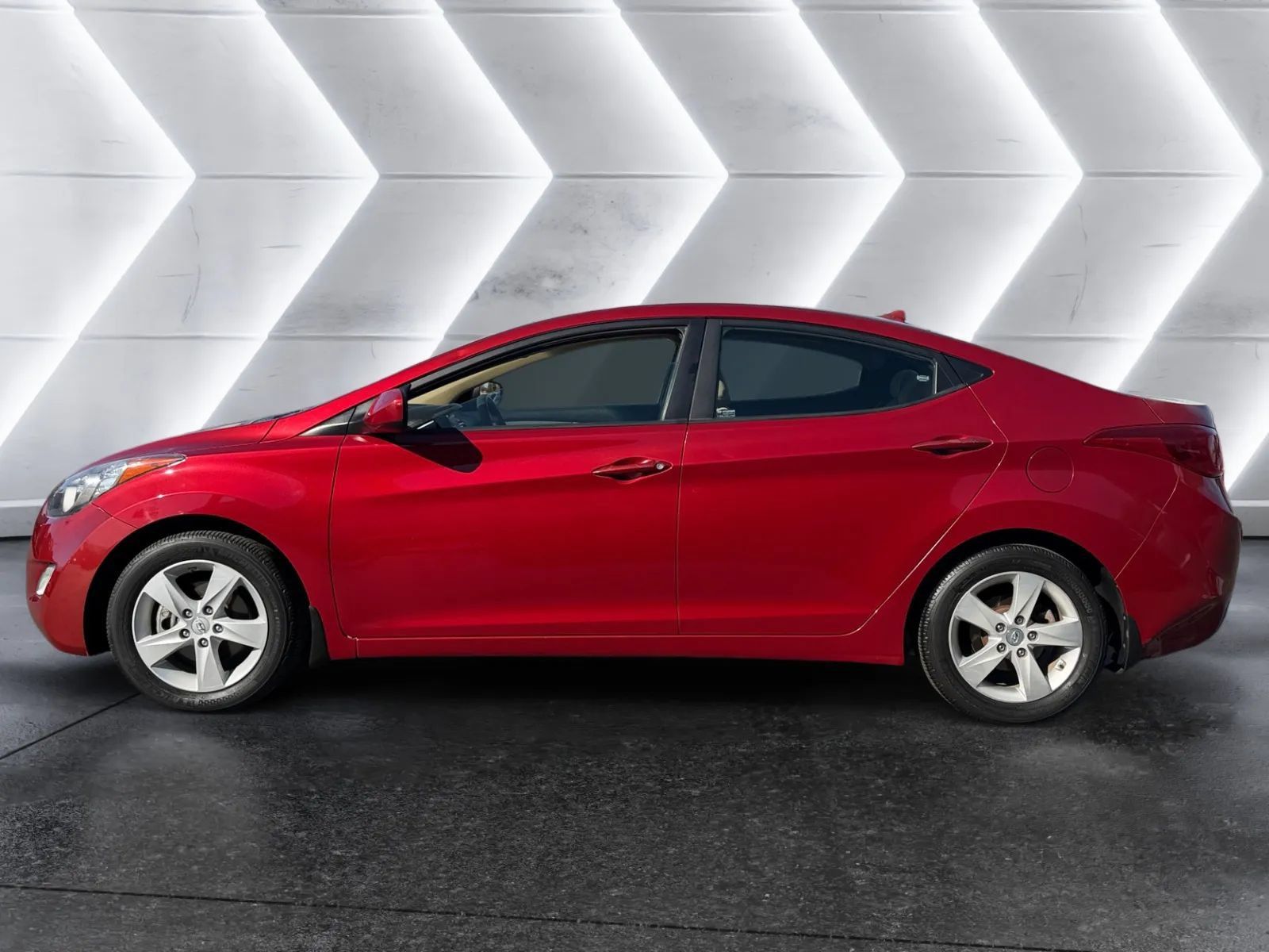 Used 2013 Hyundai Elantra GLS w/ Preferred Pkg FWD image 2