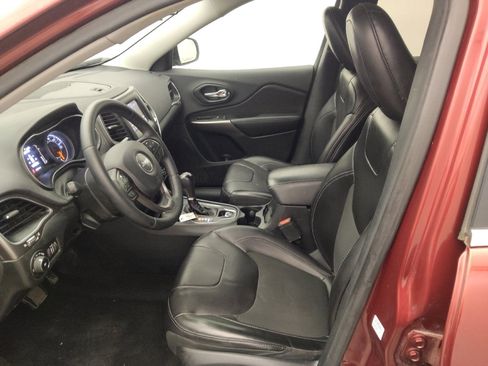 Used 2019 Jeep Cherokee Latitude Plus image 17