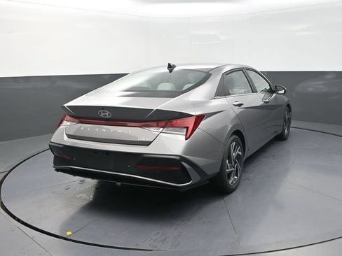 Used 2024 Hyundai Elantra Limited FWD image 8