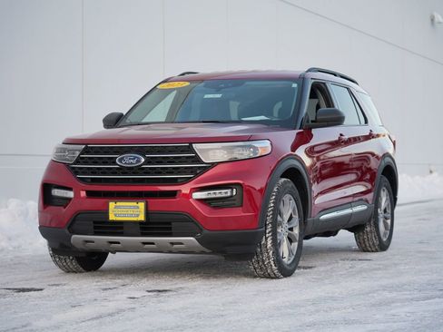 Used 2023 Ford Explorer XLT w/ Equipment Group 202A image 7