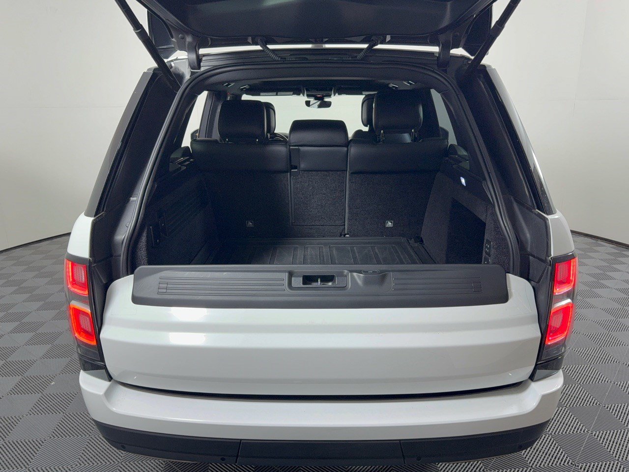 Used 2020 Land Rover Range Rover HSE AWD/4WD image 28