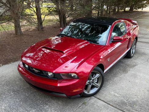 Used 2010 Ford Mustang GT Premium image 6