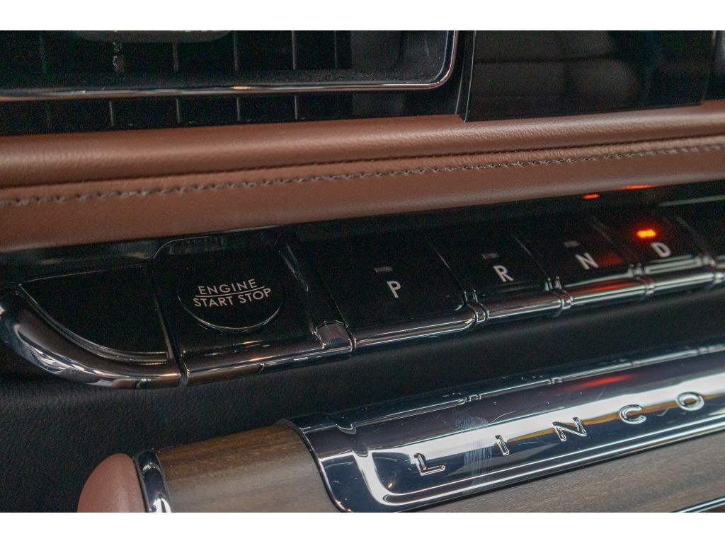 Used 2025 Lincoln Aviator Reserve w/ Equipment Group 201A AWD/4WD image 27