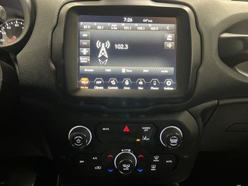 Used 2022 Jeep Renegade Latitude AWD/4WD image 12