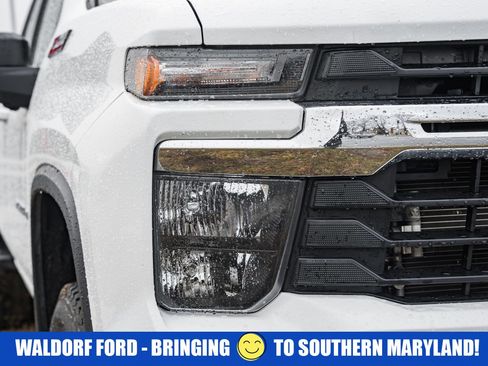 Used 2024 Chevrolet Silverado 2500 LT w/ Convenience Package image 13