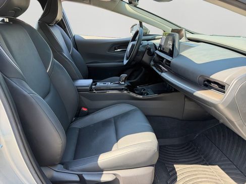 Used 2023 Toyota Prius XLE FWD image 8