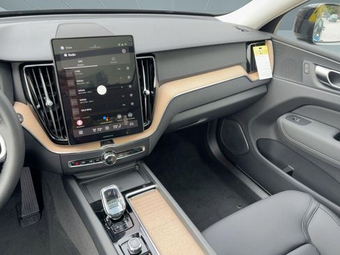 New 2026 Volvo XC60 B5 Plus w/ Climate Package image 27