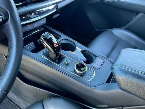 Used 2025 Cadillac XT4 Premium Luxury image 19