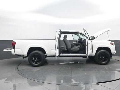 Used 2022 Toyota Tacoma SR5 w/ Technology Package image 31