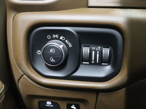 Used 2019 RAM 1500 Laramie image 40