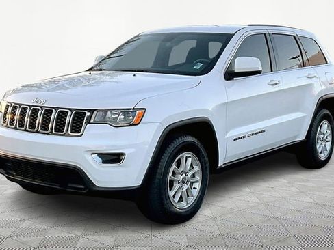 Used 2020 Jeep Grand Cherokee Laredo image 3