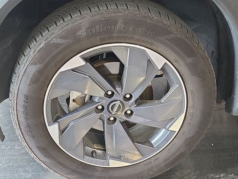 Used 2025 Nissan Rogue SV FWD image 12