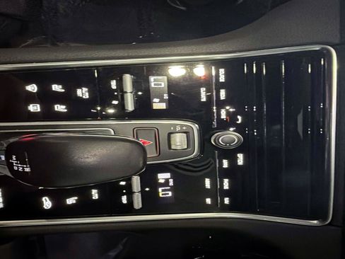 Used 2020 Porsche Panamera RWD image 21