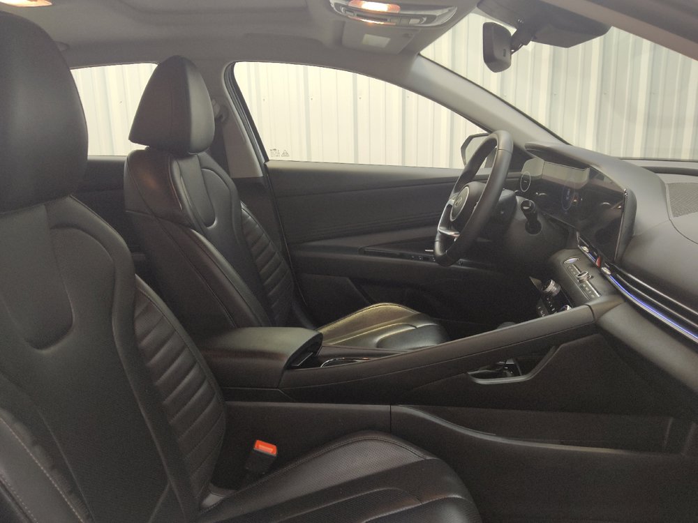 Used 2025 Hyundai Elantra Limited FWD image 21