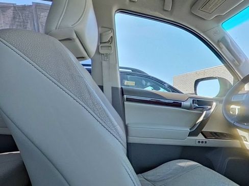 Used 2014 Lexus GX 460 w/ Premium Package AWD/4WD image 31