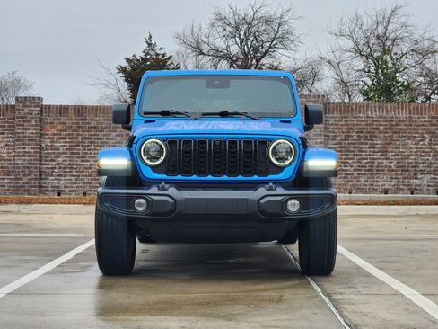 Used 2024 Jeep Wrangler Sahara w/ Technology Group image 2