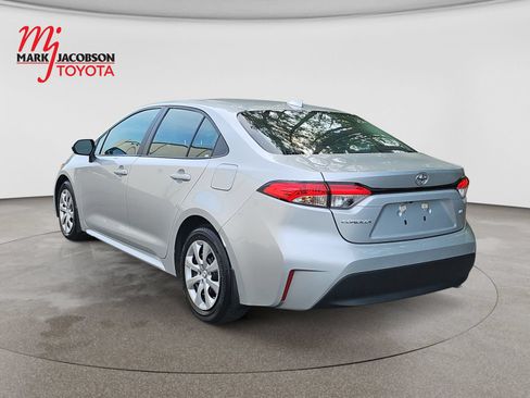 Used 2025 Toyota Corolla LE FWD image 14