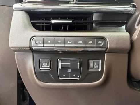 Used 2023 Cadillac Escalade Sport w/ LPO, ONYX Package AWD/4WD image 41