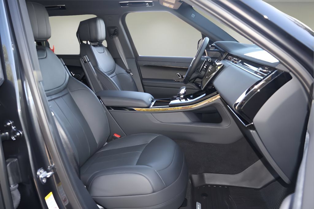 New 2026 Land Rover Range Rover Sport Dynamic SE AWD/4WD image 17