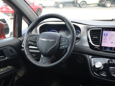 Used 2021 Chrysler Pacifica Touring-L w/ Premium & Safety Sphere Group FWD image 25