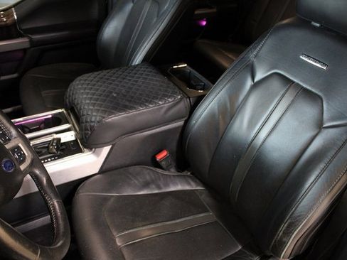 Used 2015 Ford F150 Platinum w/ Equipment Group 701A Luxury image 6