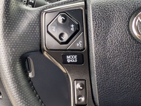 Used 2022 Toyota 4Runner TRD Off-Road Premium AWD/4WD image 22