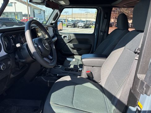 Used 2024 Jeep Wrangler Sport S image 12