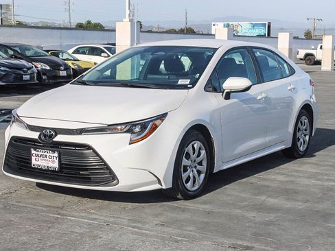 Used 2024 Toyota Corolla LE image 3