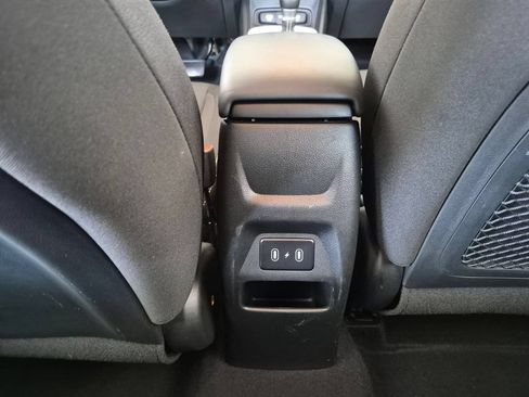 Used 2025 Hyundai Venue SEL FWD image 26