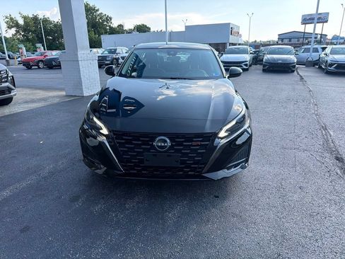 Used 2023 Nissan Altima 2.5 SR FWD image 2