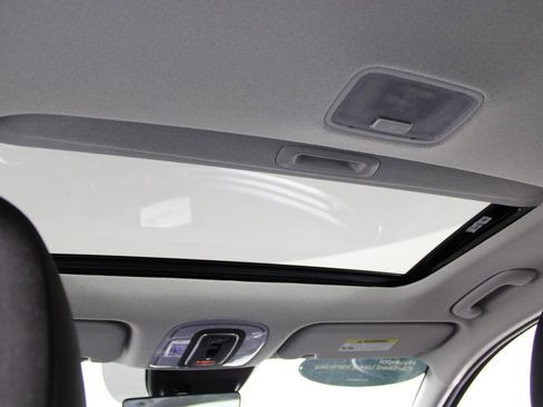 Certified 2025 Hyundai Elantra SEL image 20