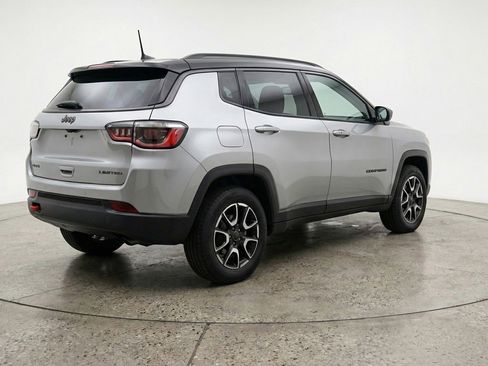 Used 2025 Jeep Compass Trailhawk AWD/4WD image 9