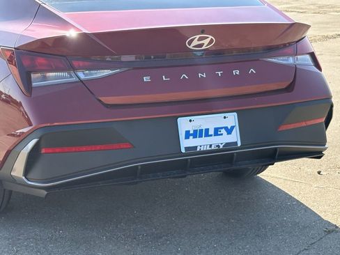 New 2025 Hyundai Elantra SE image 6