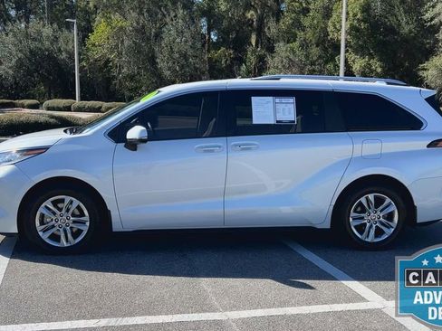 Used 2024 Toyota Sienna Limited image 5