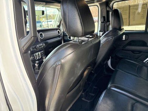 Used 2022 Jeep Wrangler Unlimited Sahara w/ Cold Weather Group AWD/4WD image 25