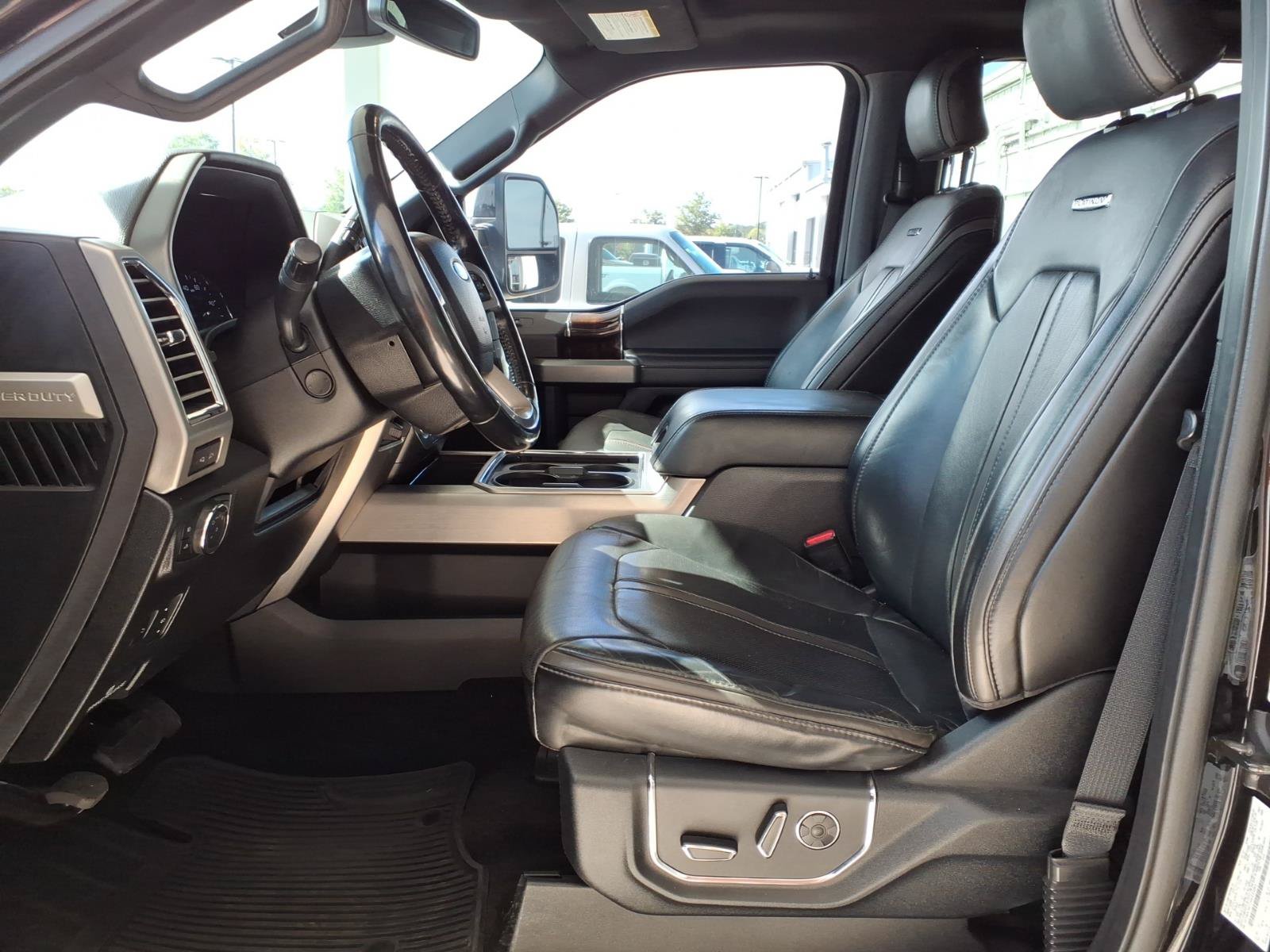 Used 2017 Ford F350 Platinum w/ Platinum Ultimate Package AWD/4WD image 3